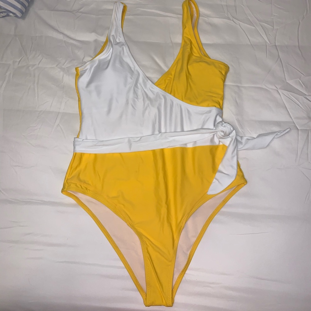 One piece swim suit